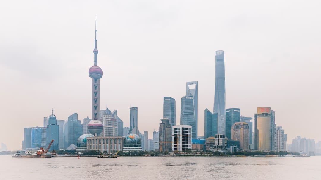 家族政治版图动荡 泰国前总理他信突乘私人飞机离境
